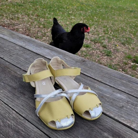 Bernie Mev yellow silver leather shoes size 8 - Picture 3 of 9